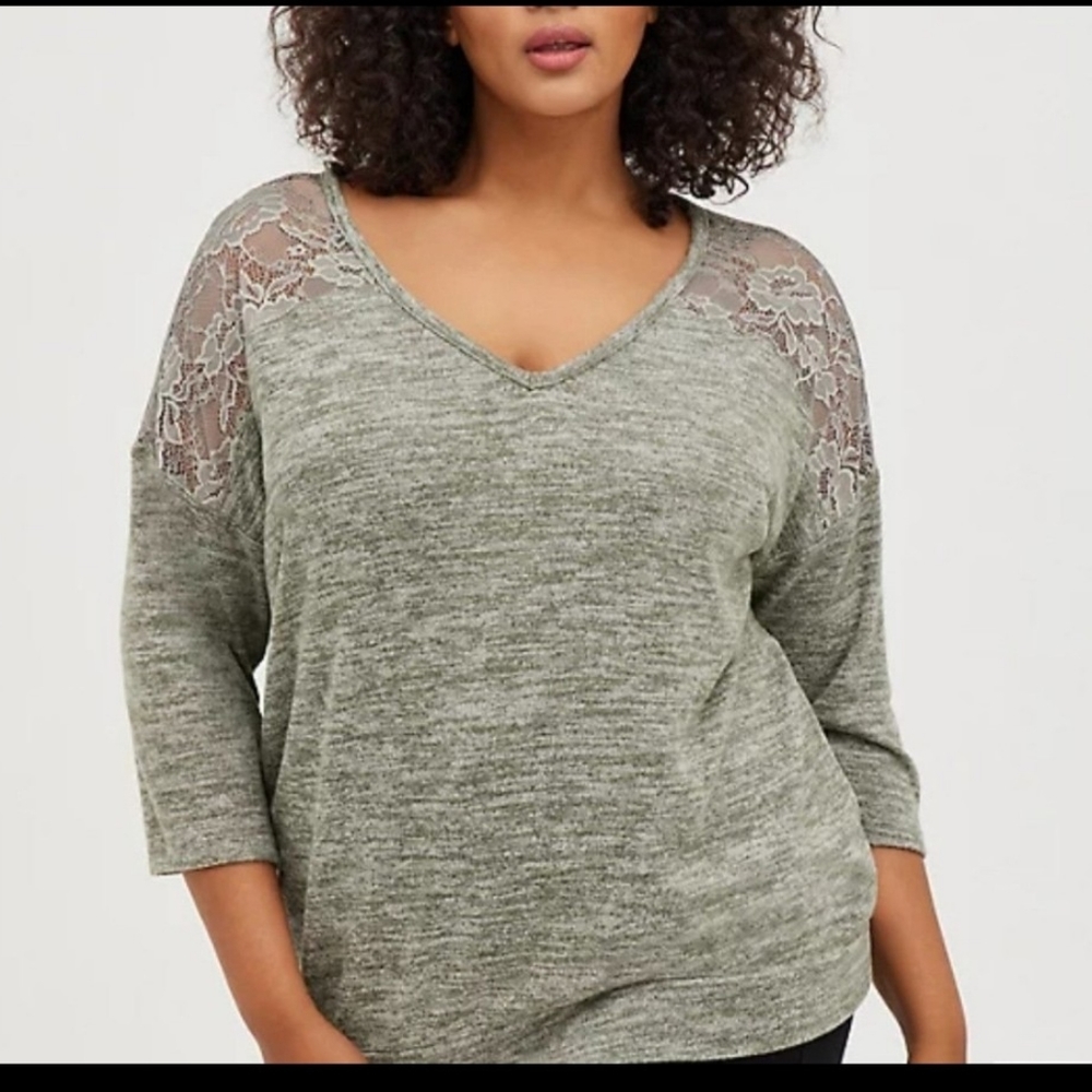 Torrid Relaxed Fit Super Soft Plush V-Neck Lace Yoke Dolman Top Size 1 (14/16)
